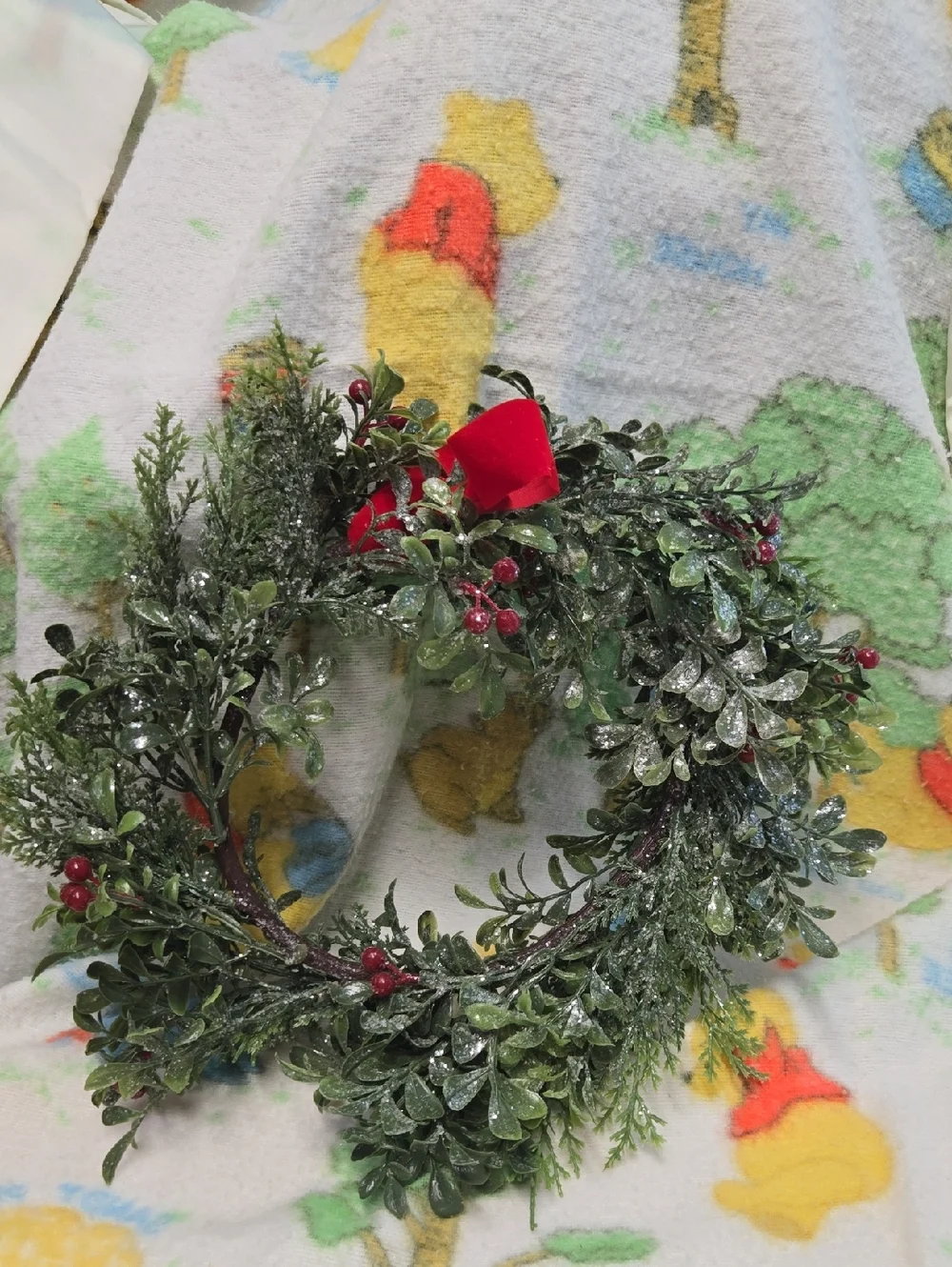 NWOT! Frosted Boxwood Holiday Wreath with Red Berries